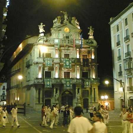 Calle Ansoleaga A 100 Mts Del Ayuntamiento Pamplona Eksteriør billede