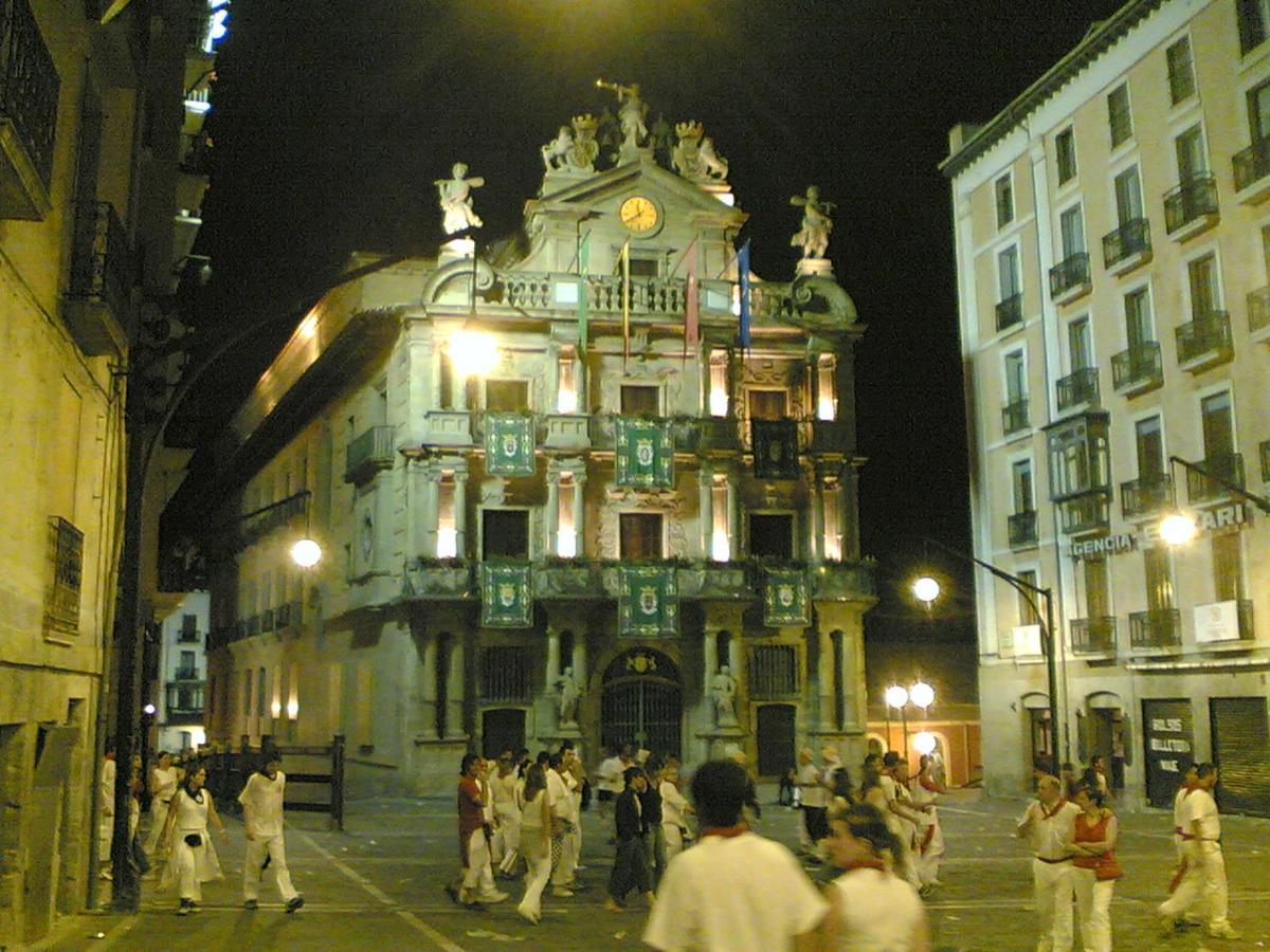 Calle Ansoleaga A 100 Mts Del Ayuntamiento Pamplona Eksteriør billede