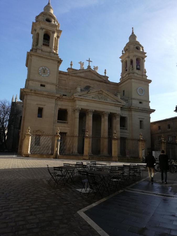 Calle Ansoleaga A 100 Mts Del Ayuntamiento Pamplona Eksteriør billede